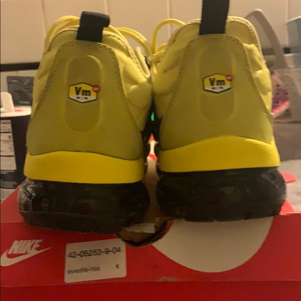 Yellow vapormax plus